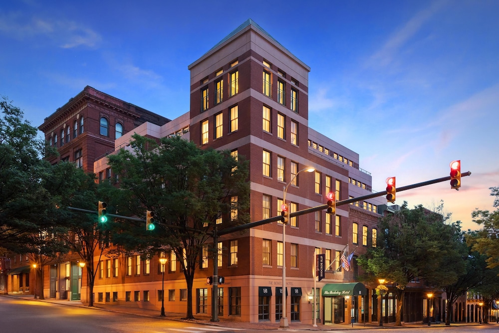 The Berkeley Richmond, Outset Collection by Hilton 11/65