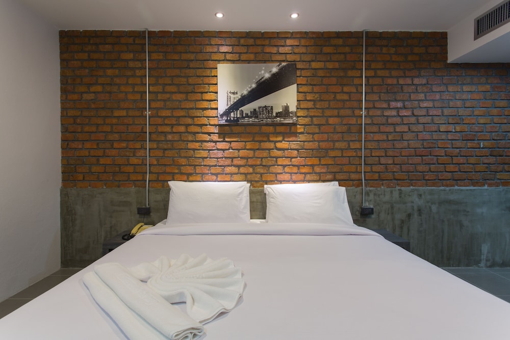 City Hotel 10/50