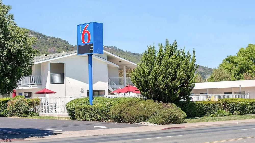 Motel6 Ukiah CA 49/53