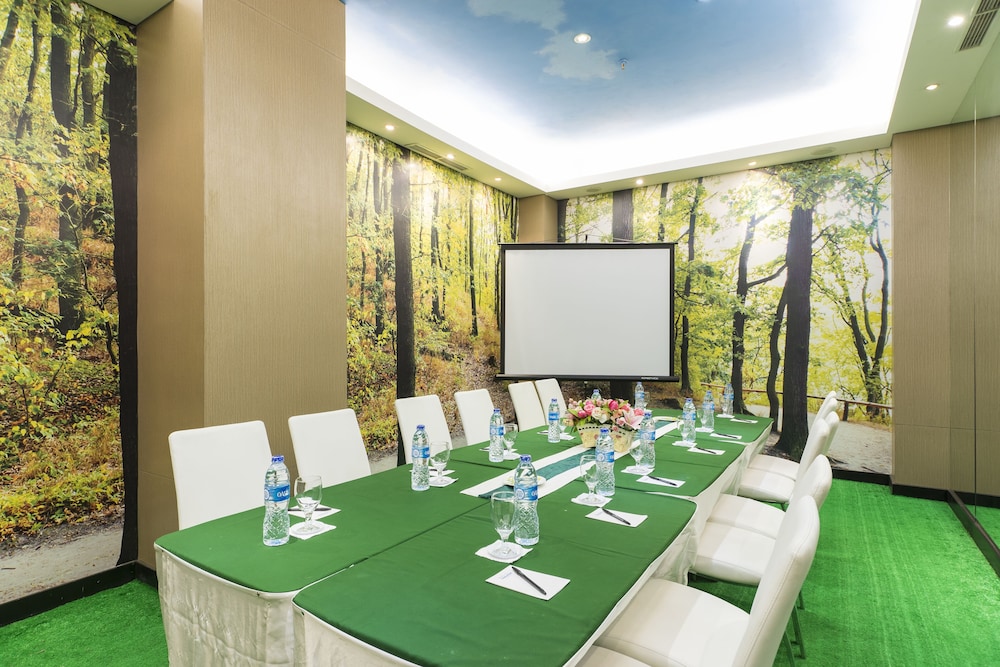 Royal City Hotel 52/55