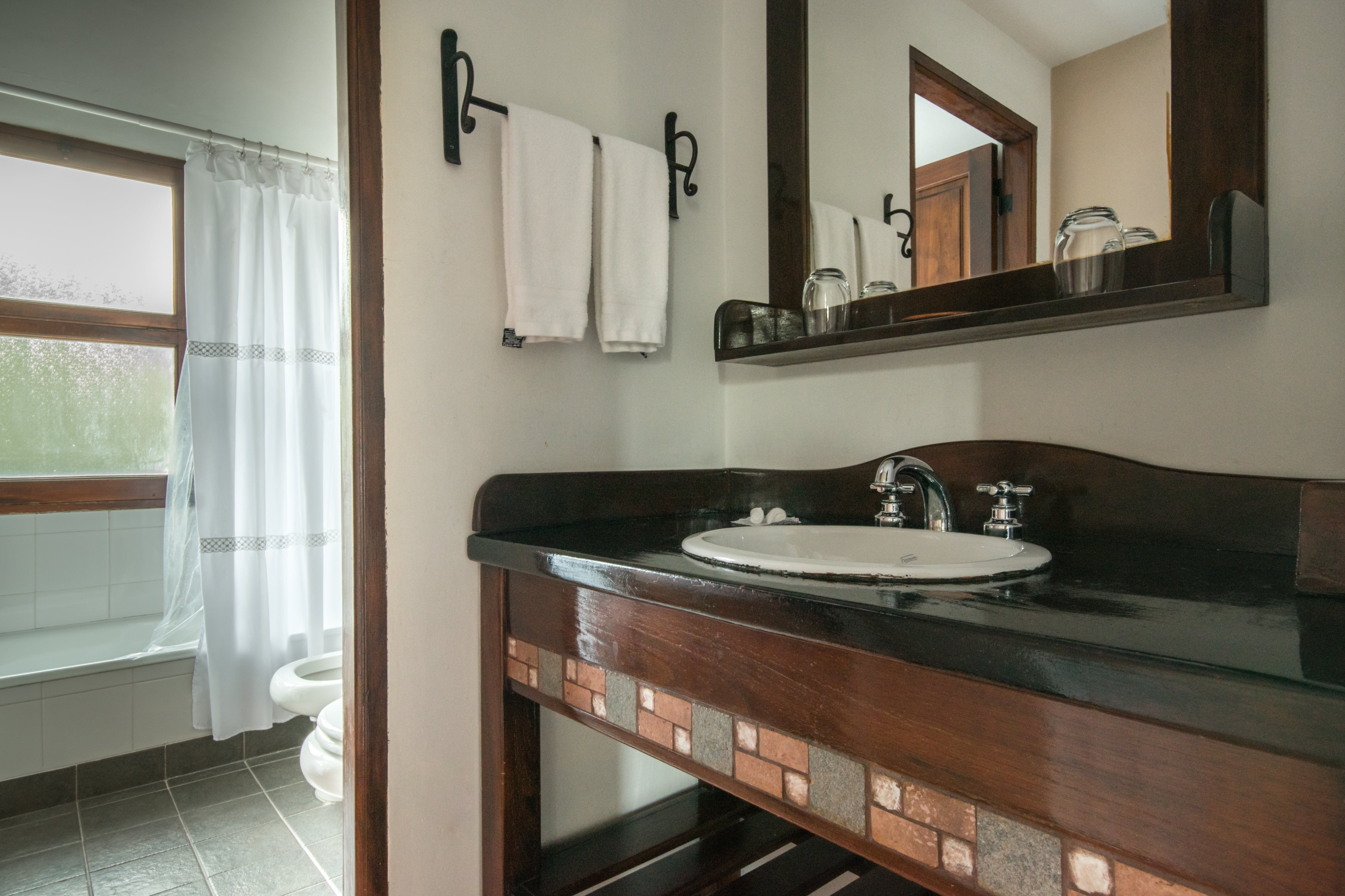 Hotel Torrontes 48/50