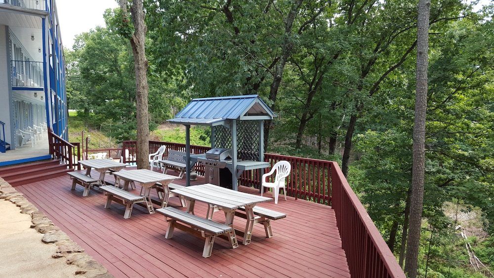 Ozarka Lodge Eureka Springs 23/28