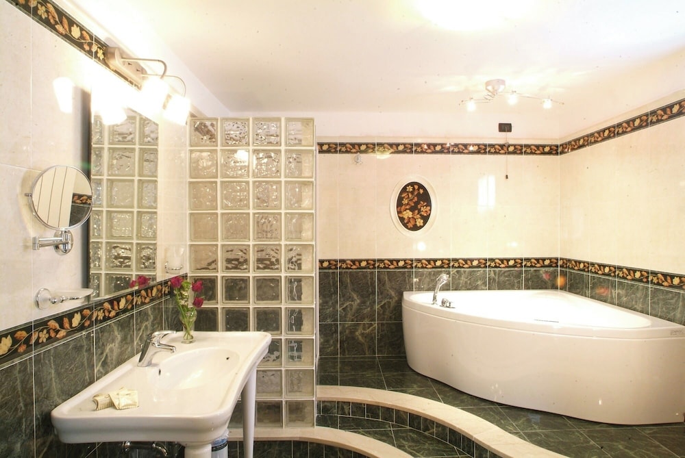 HOTEL CONCA VERDE 73/73