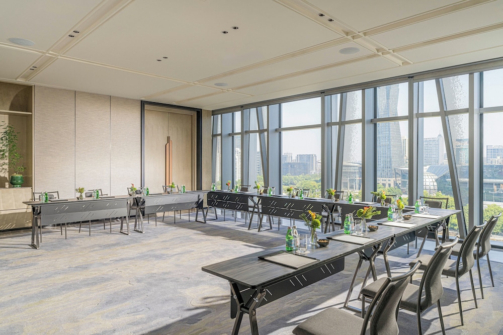 Four Seasons Hotel Hangzhou at Hangzhou Centre 45/55