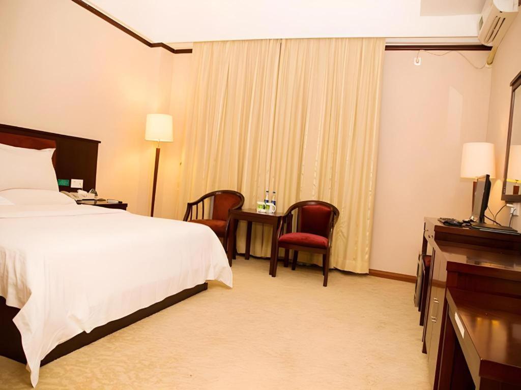 Greentree Inn Zhongshan Nanlang Town Light Rail Station Hotel 27/44