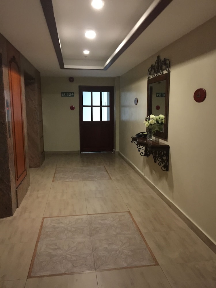 Mj Hotel and Suites 28/35