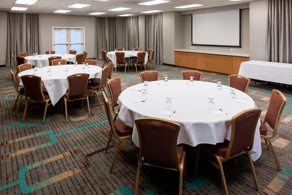 Residence Inn By Marriott Santa Clarita Valencia 45/61