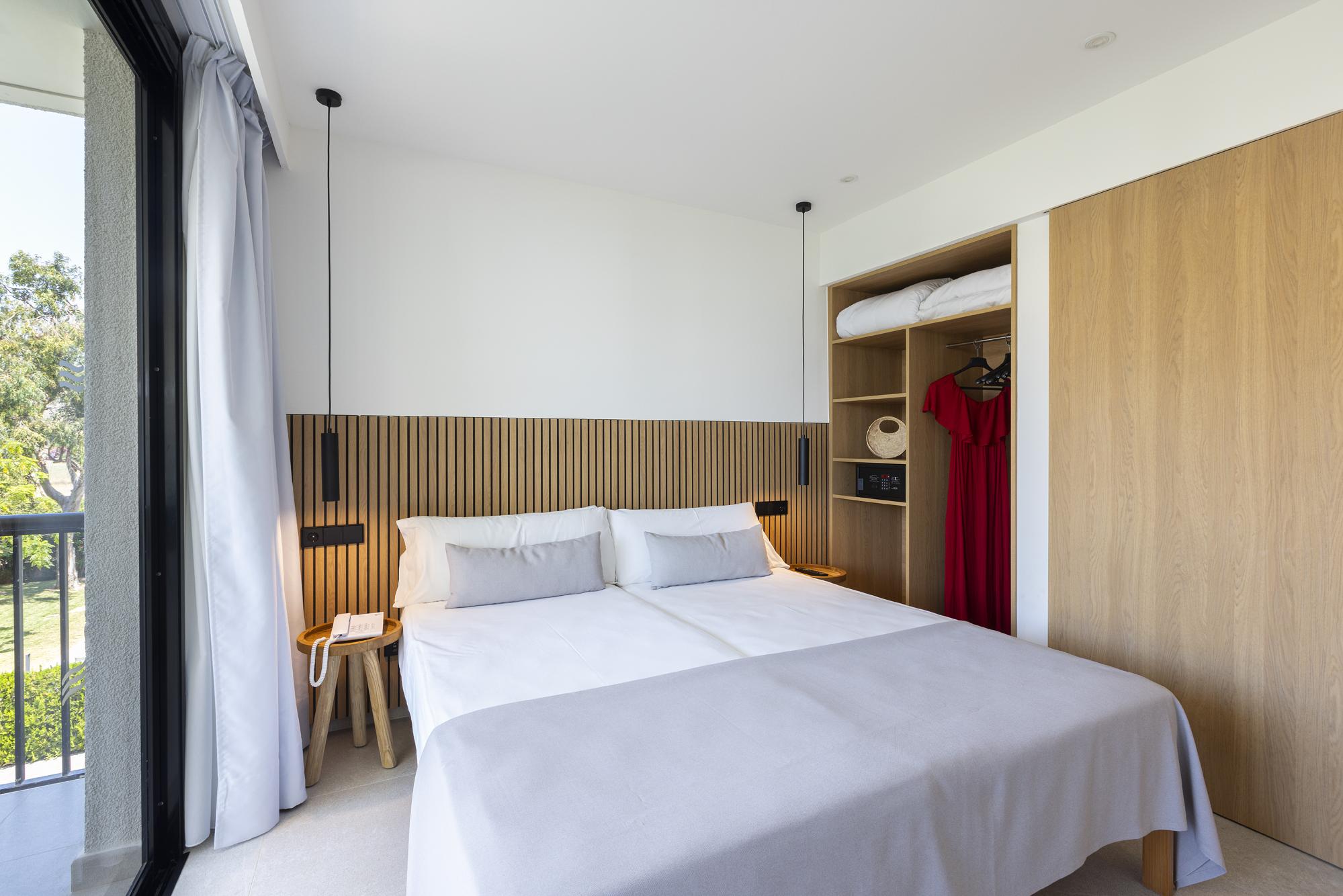 Superior, Apartment, Garden View, Balcony or Terrace