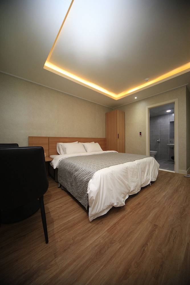 I-Check Hyunjin Hotel 32/67