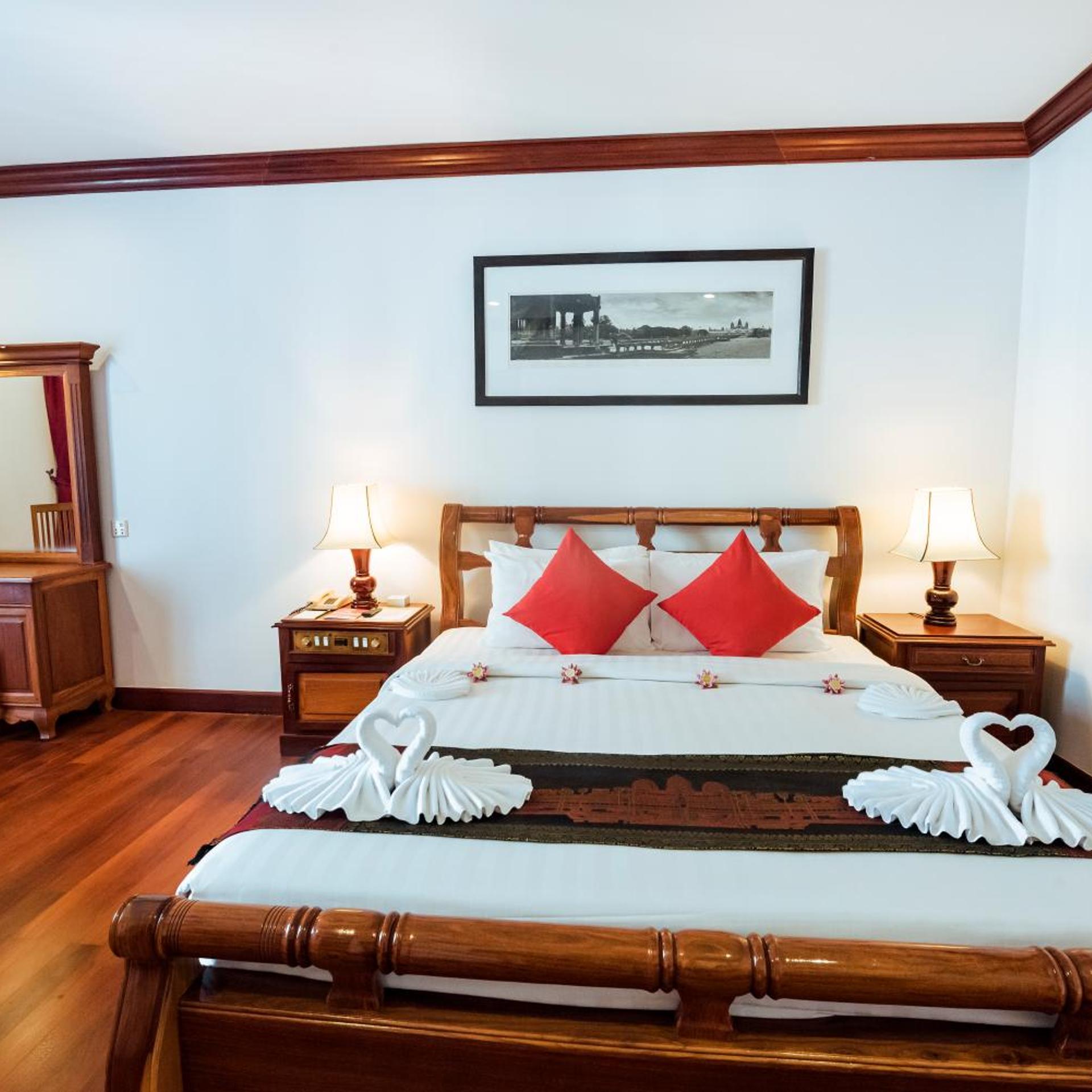 Executive, Suite, Royal Crown Hotel & Spa 4/10