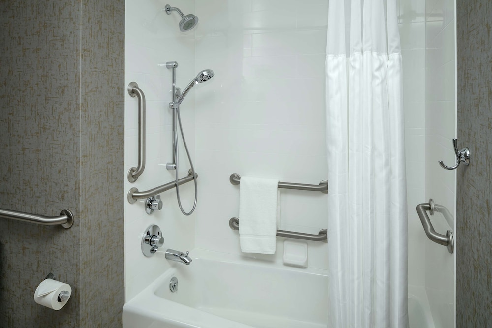 Hilton Garden Inn Seattle Bellevue Downtown 12/70