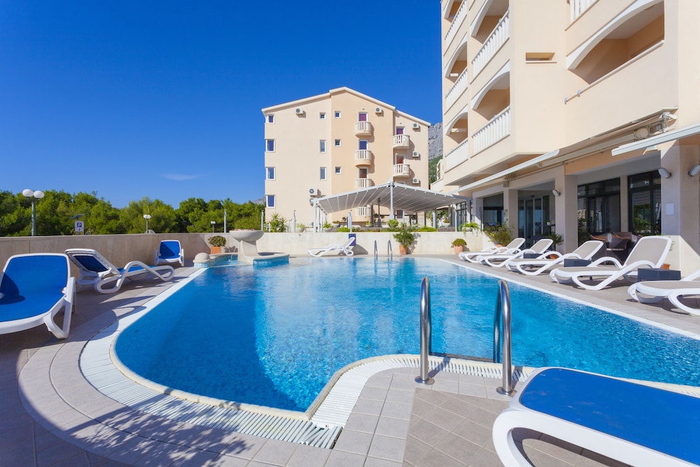 Aparthotel Milenij 35/40