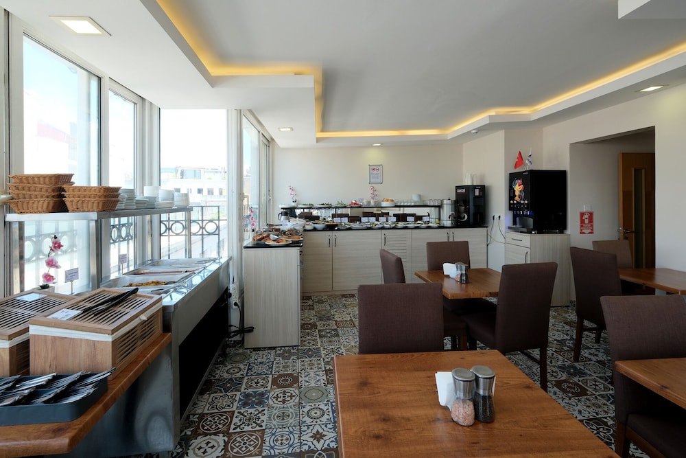 Pera Arya Hotel 60/71