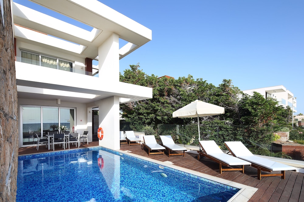 Paradise Cove Luxurious Beach Villas 3/50