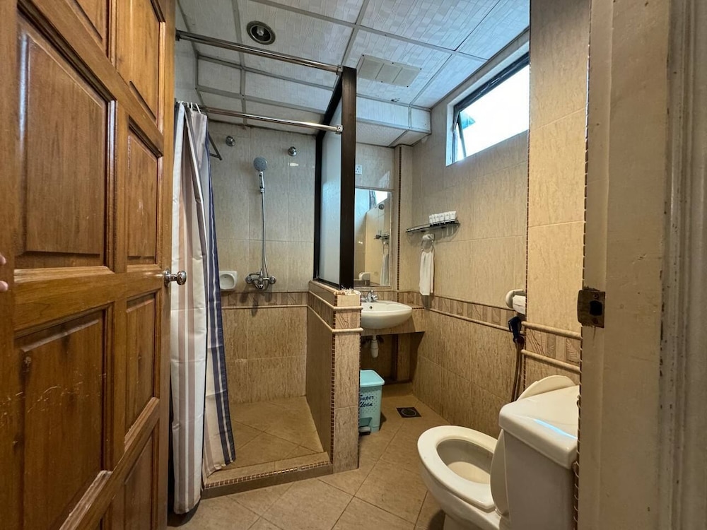 Flora Place Hotel 33/33