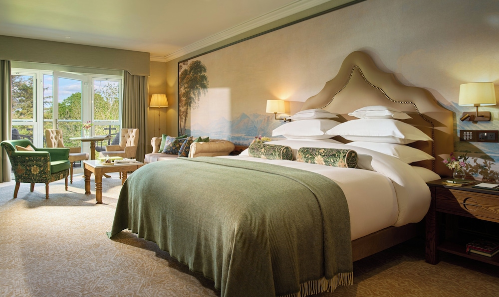 GUEST ROOM, DELUXE, KING BED