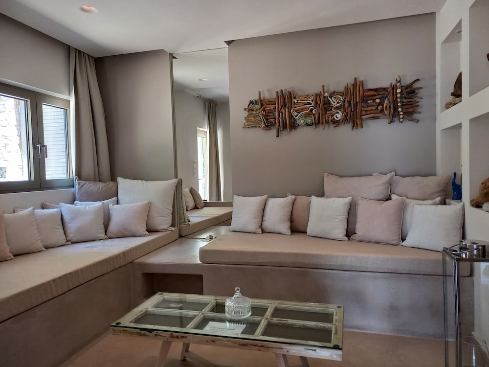 Core Luxury Suites 41/55