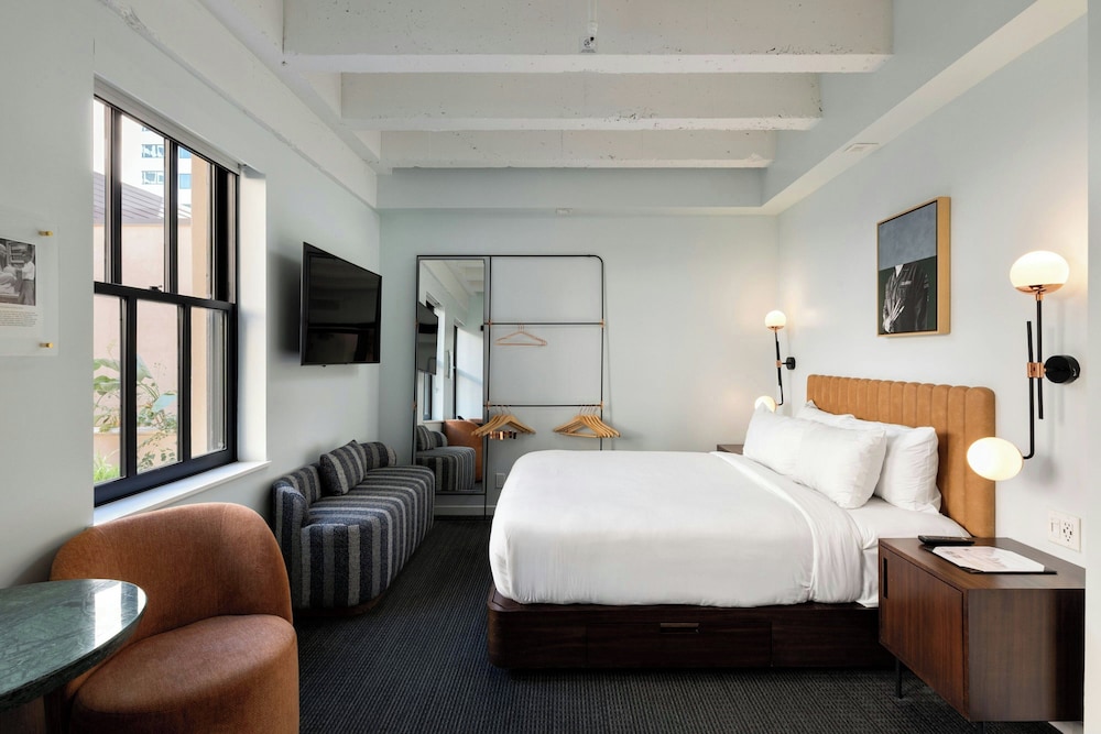 COZY, COURTYARD, QUEEN BED, COURTYARD VIEW