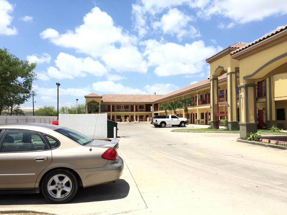 Boca Chica Inn Suites Brownsville 19/23