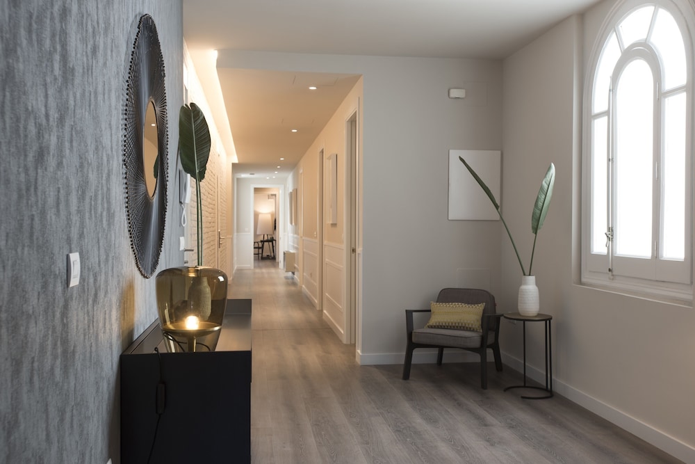 CASAGRAND LUXURY SUITES 15/76