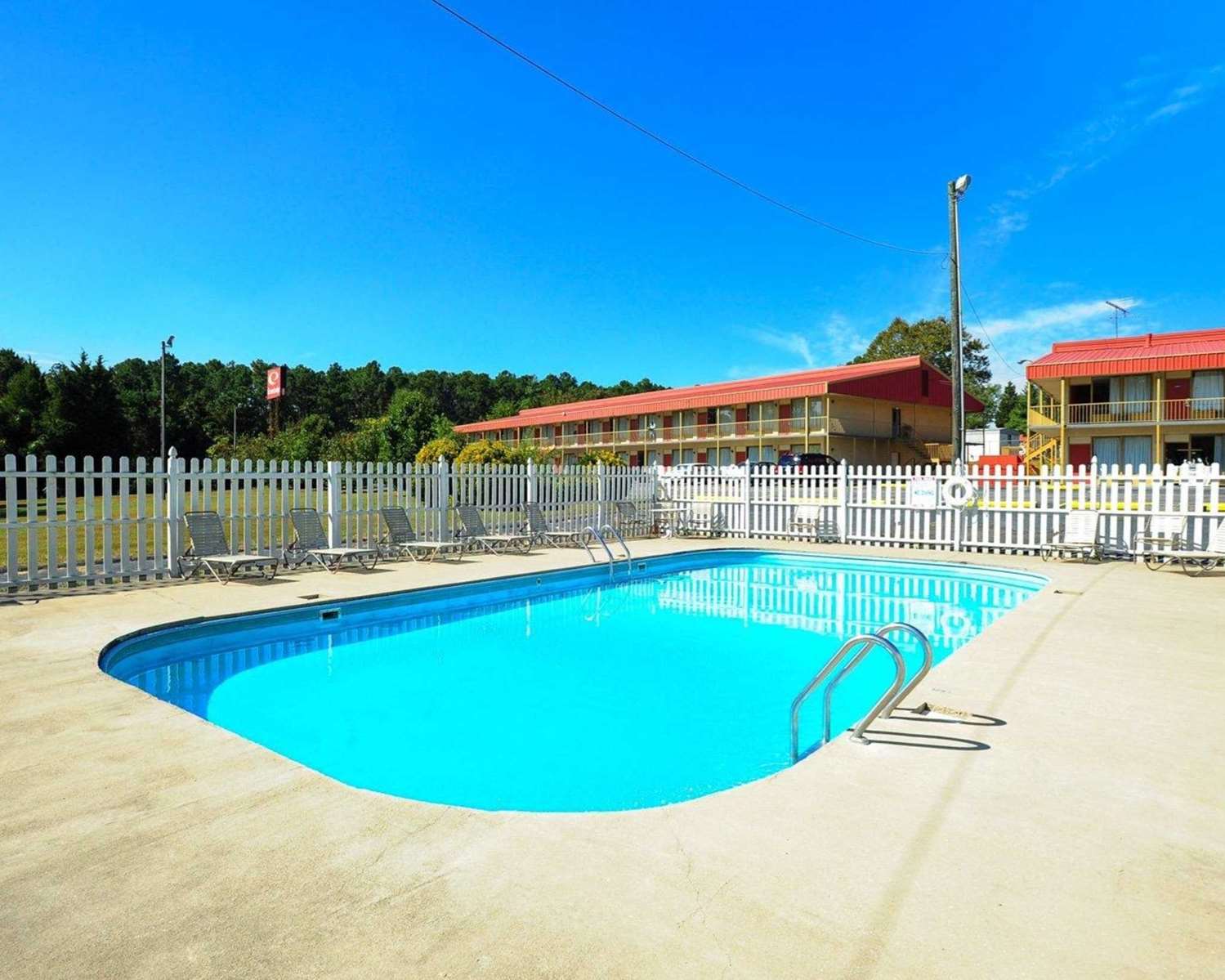 Econo Lodge Petersburg - Fort Lee 5/10
