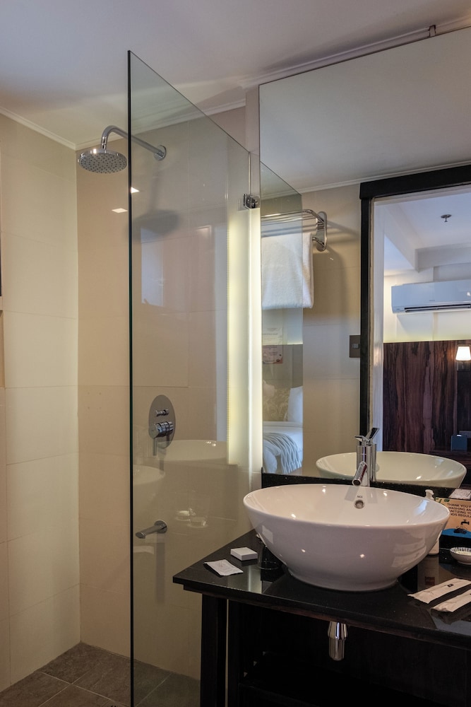 Unwnd Boutique Hotel Makati 60/63