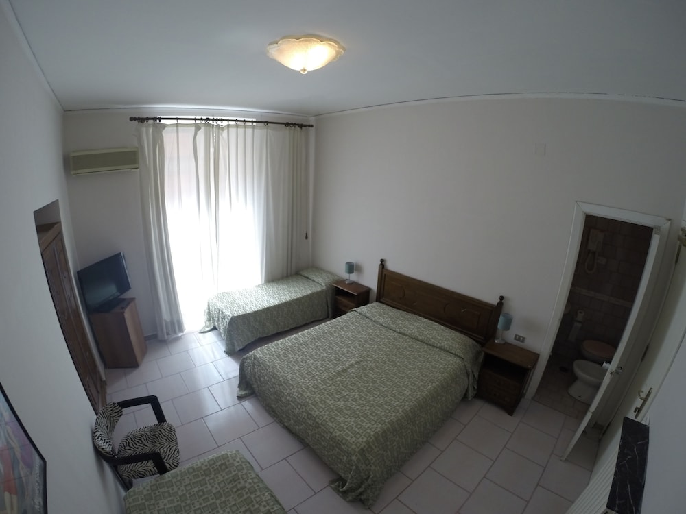 Jazz Hotel 8/46