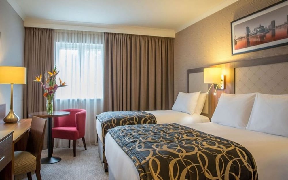 DELUXE, 2 DOUBLE BEDS