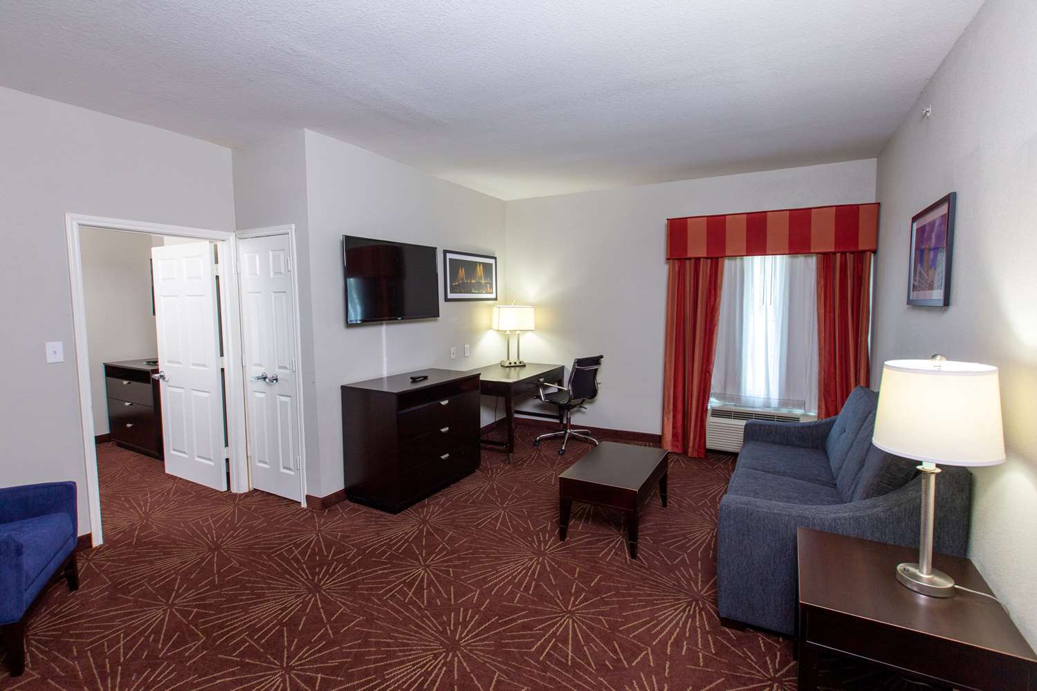 La Quinta Inn & Suites by Wyndham Houston East at Normandy 46/63