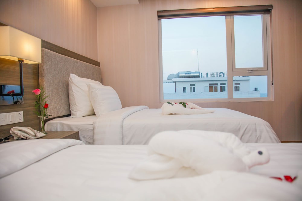 DELUXE, TWIN BEDS