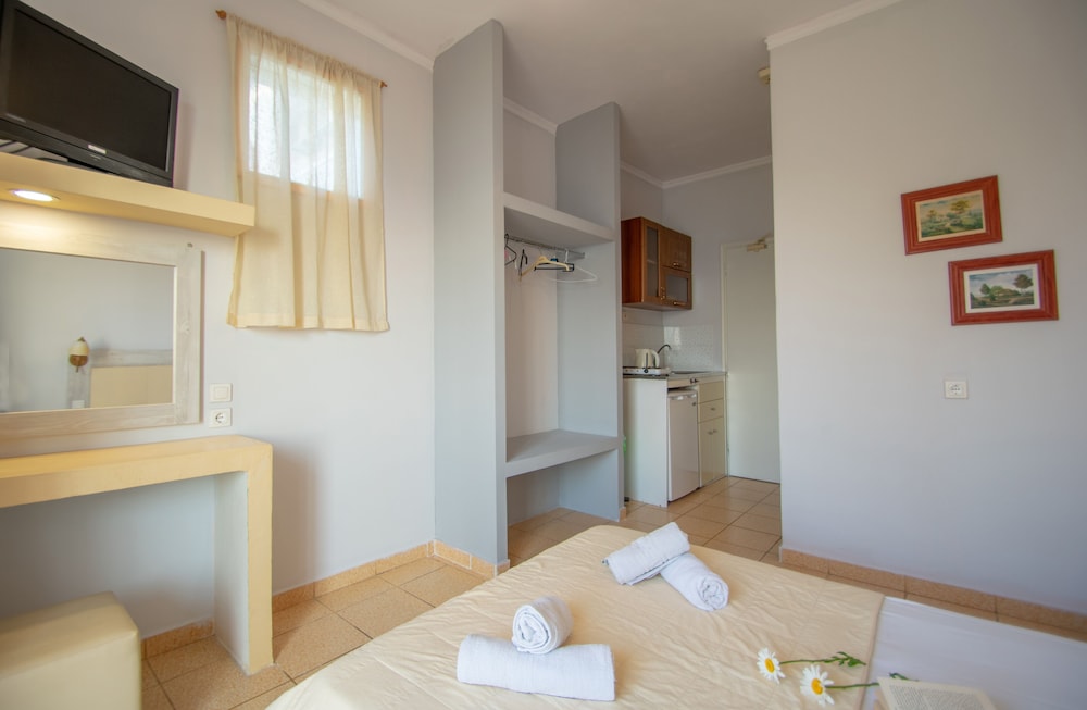 Agoulos Inn 23/50