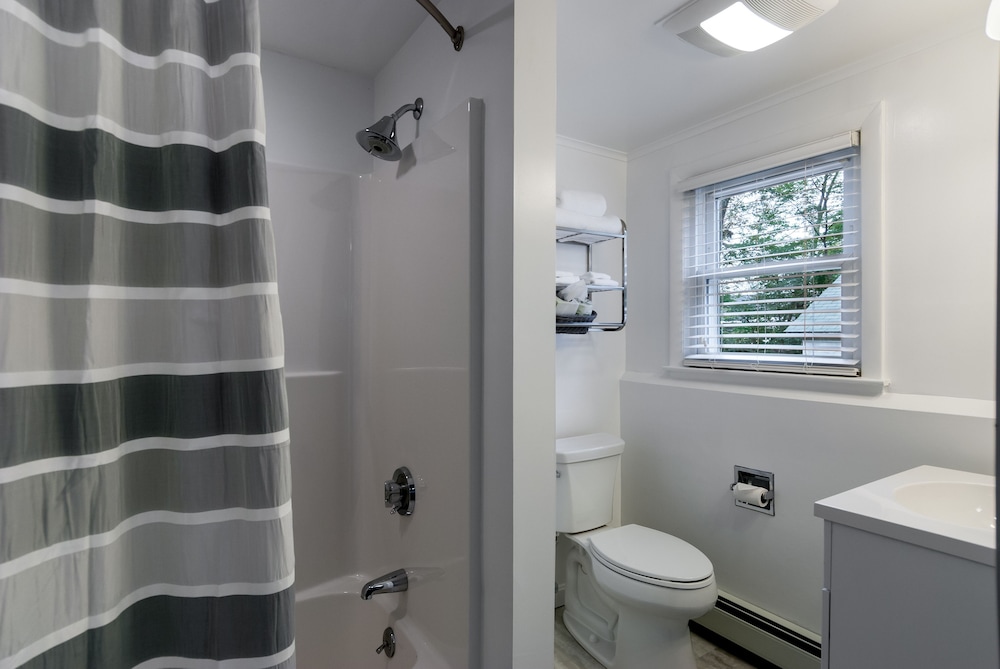 Kittery Inn and Suites 26/38