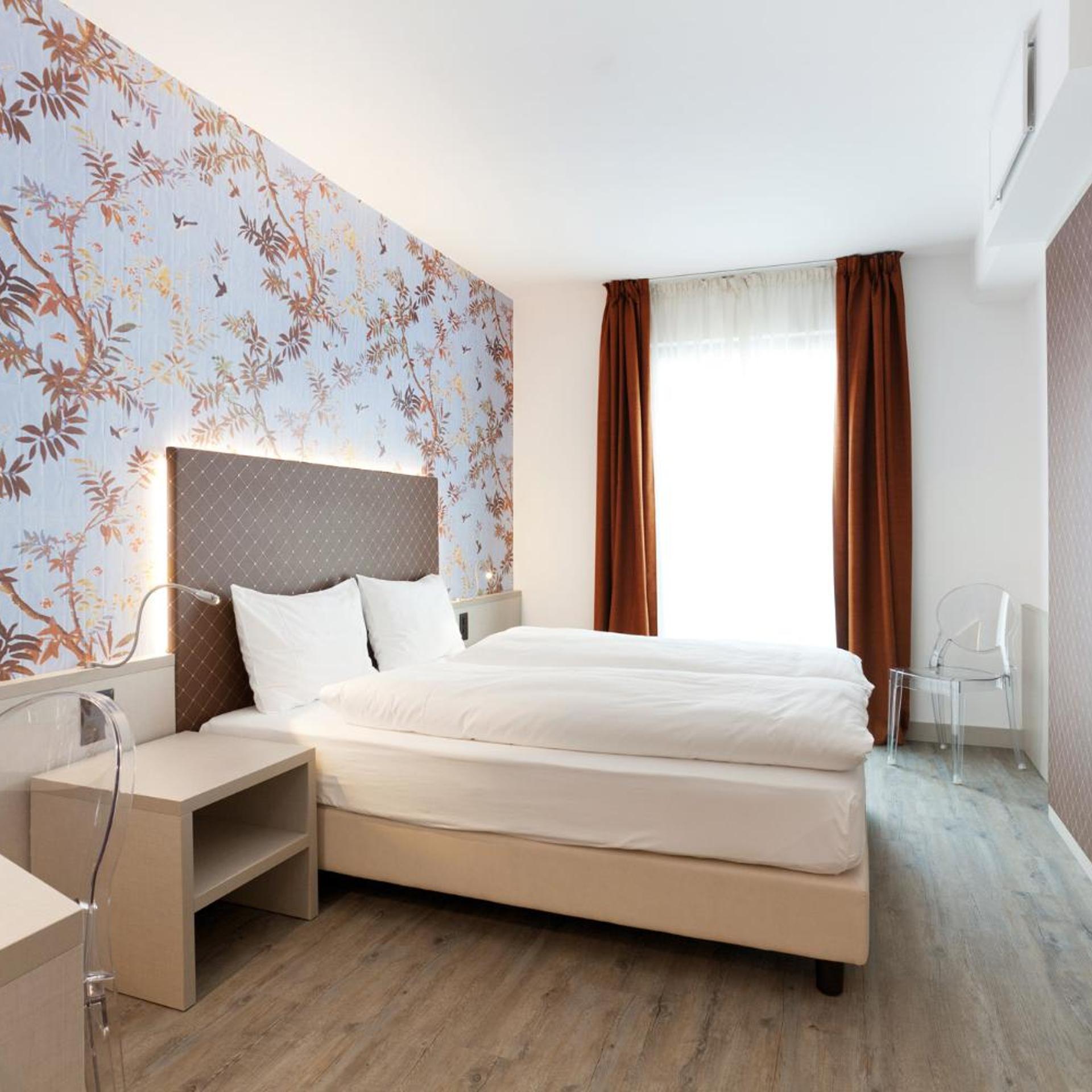 Economy, Queen Bed, Partial View