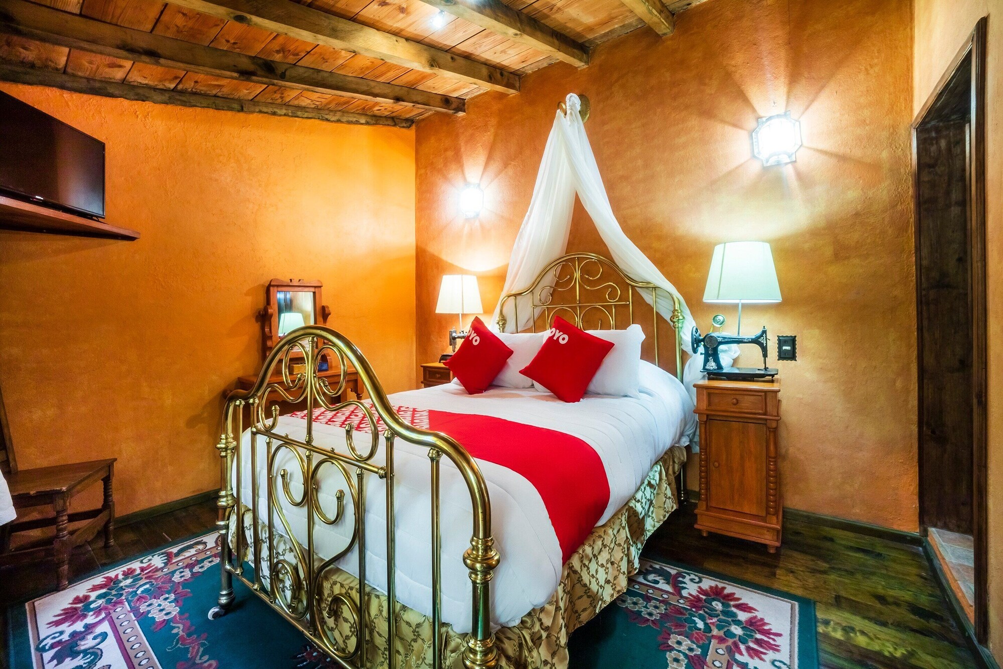 Standard, Queen Bed
