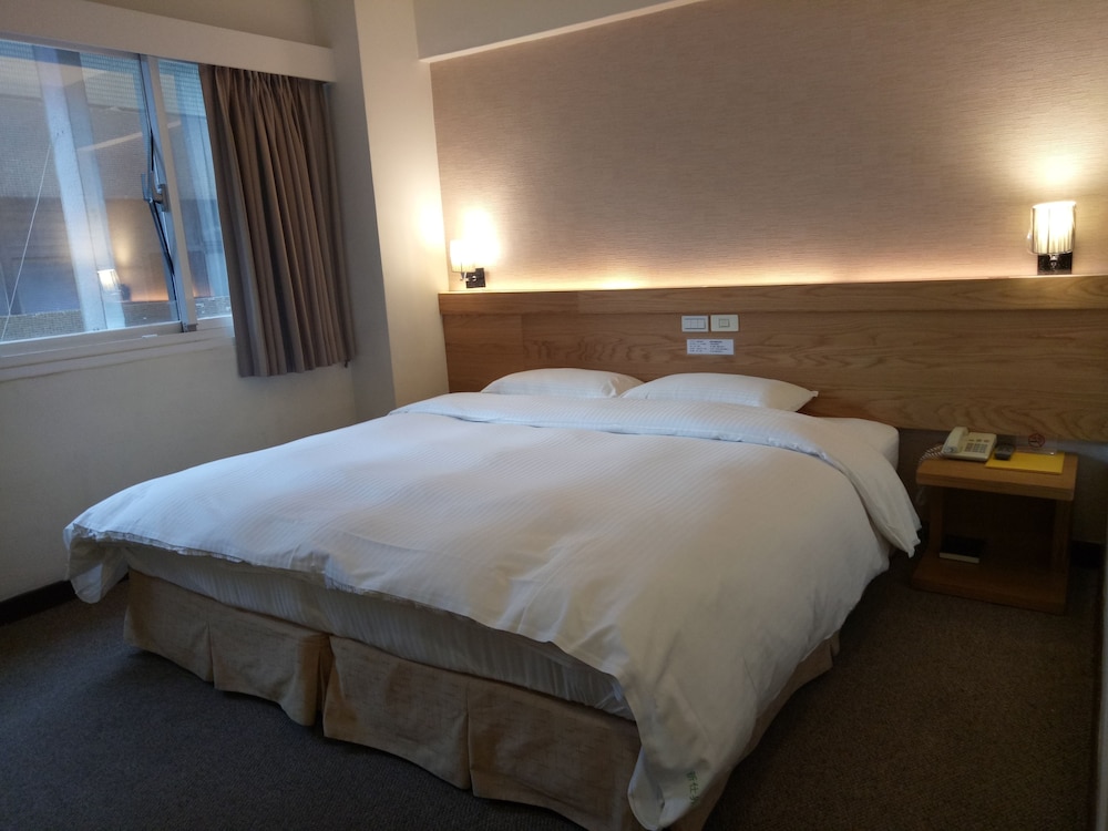 Green World New World Hotel 18/40