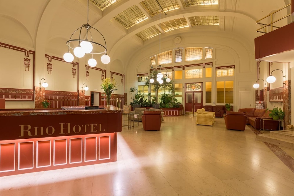 Rho Hotel 12/50