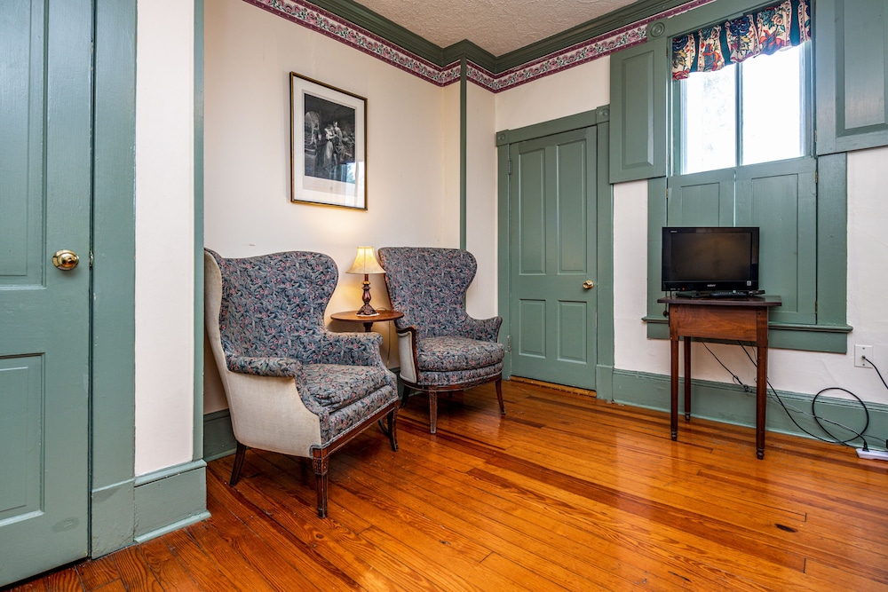 Wayside Inn 44/72
