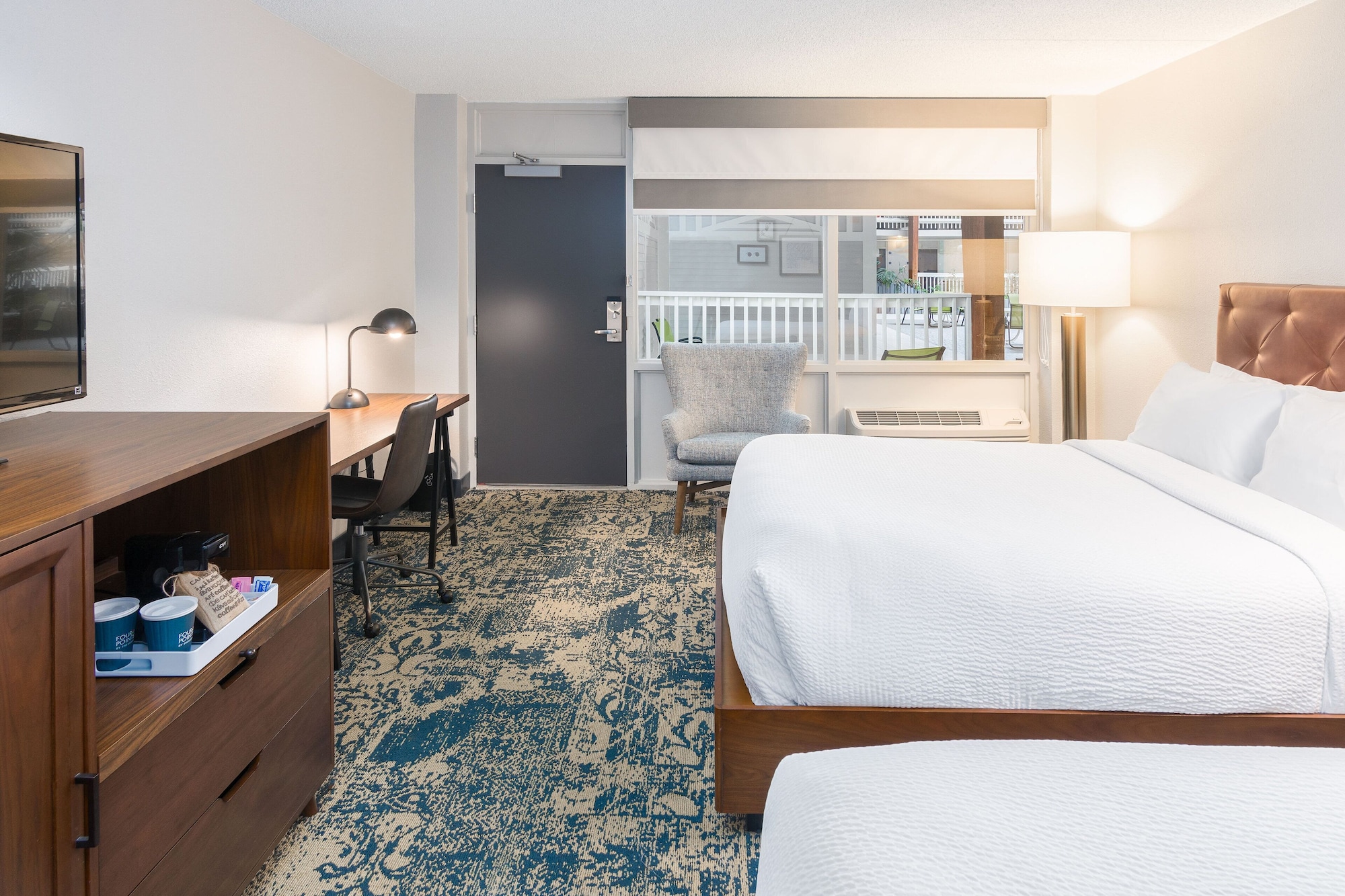 Room, 2 Queen Beds, Pool View, Pool Side