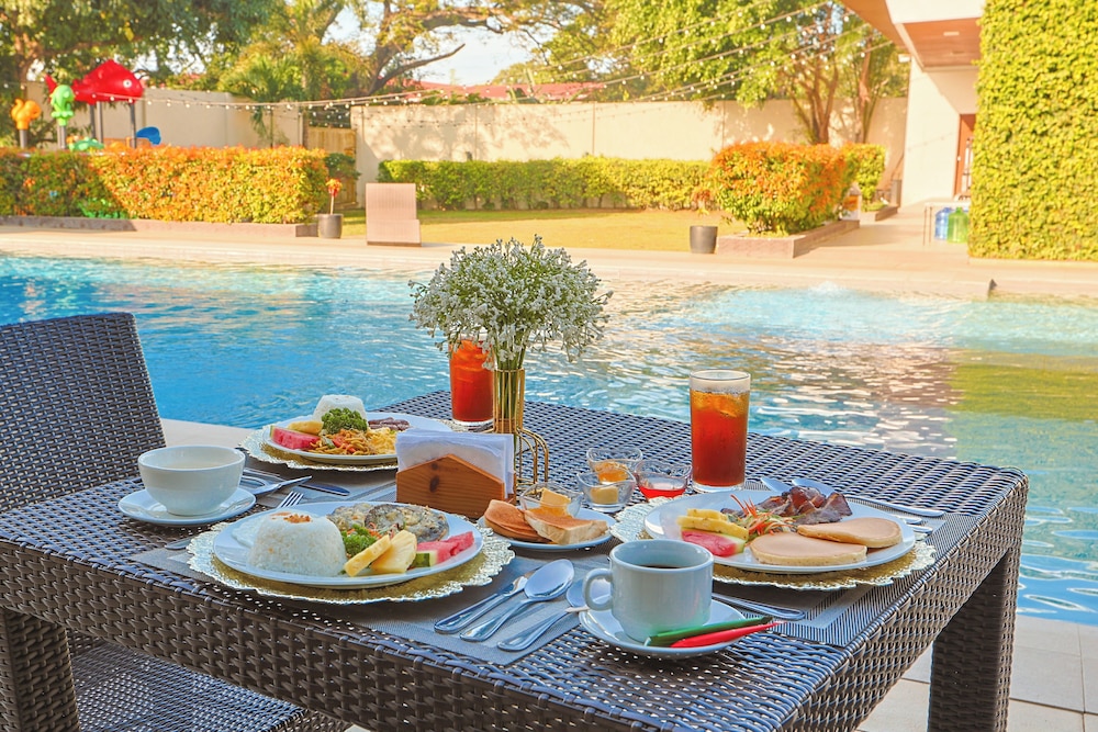 Holiday Suites Hotel Amp Resort 35/50