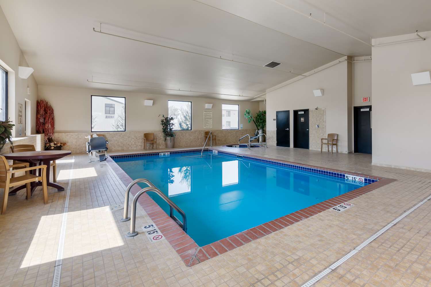 Best Western Golden Prairie Inn & Suites 22/38