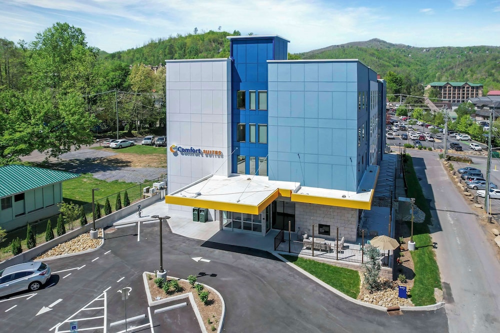 Comfort Suites Gatlinburg Downtown-Convention Center 52/60