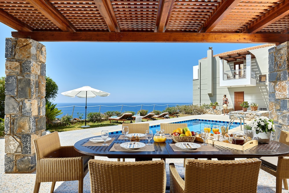 Okeanides Villas 26/50