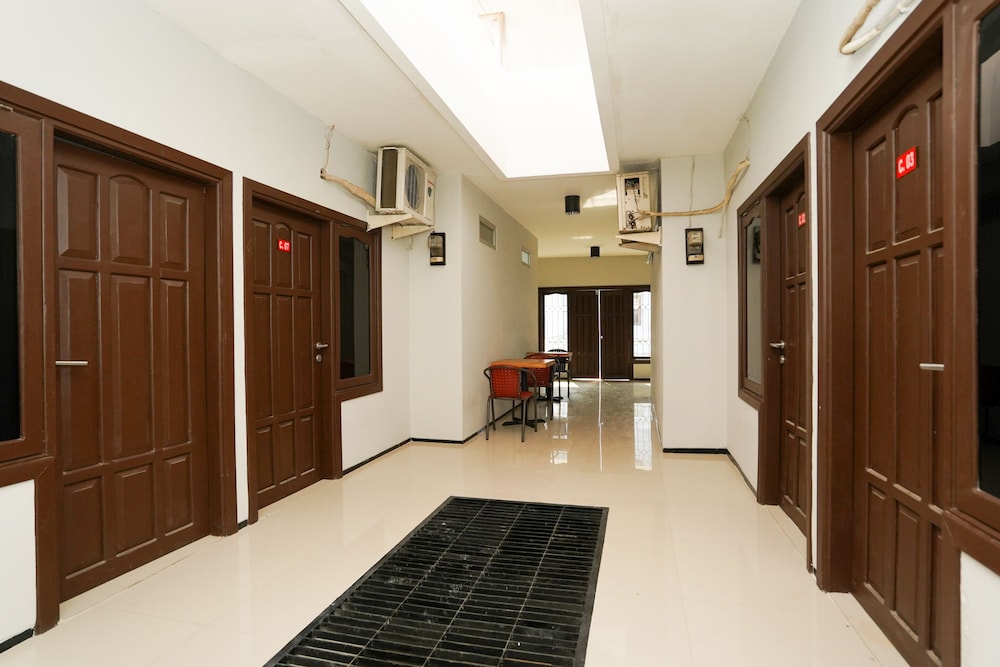 Hotel O Siwalankerto Near City Of Tomorrow Mall Formerly Padang Pasir C-12 Residence 27/28
