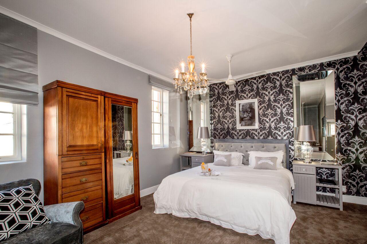 Deluxe, Double or Twin Bed