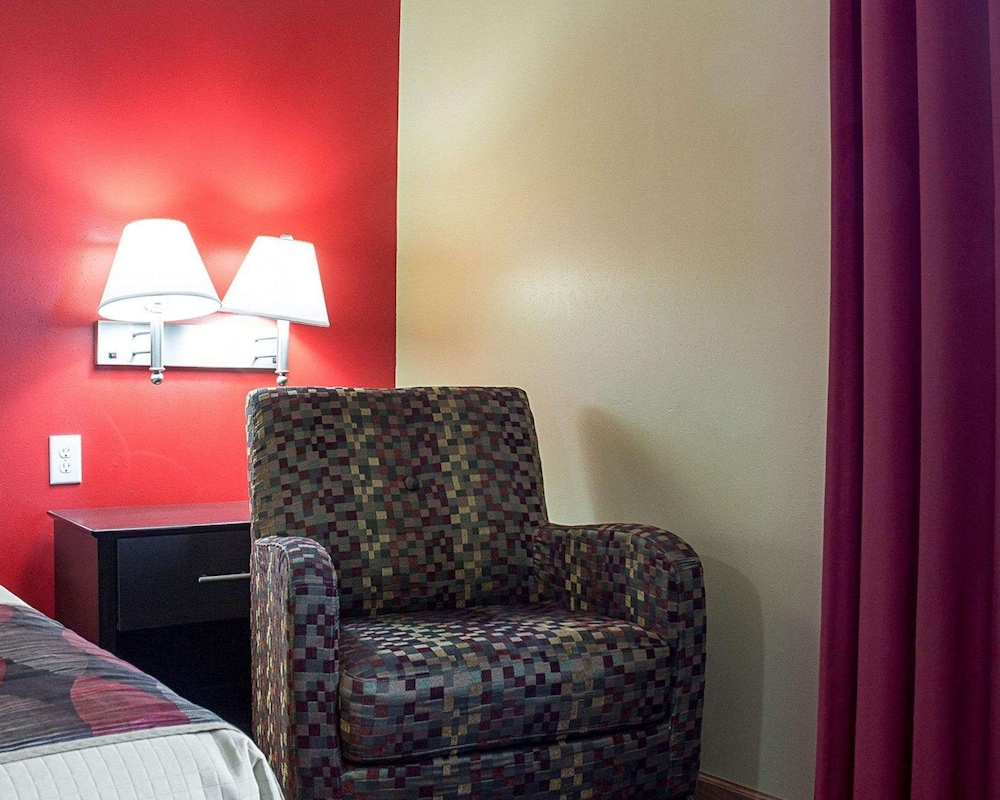 Econo Lodge Jamestown, ND 11/24