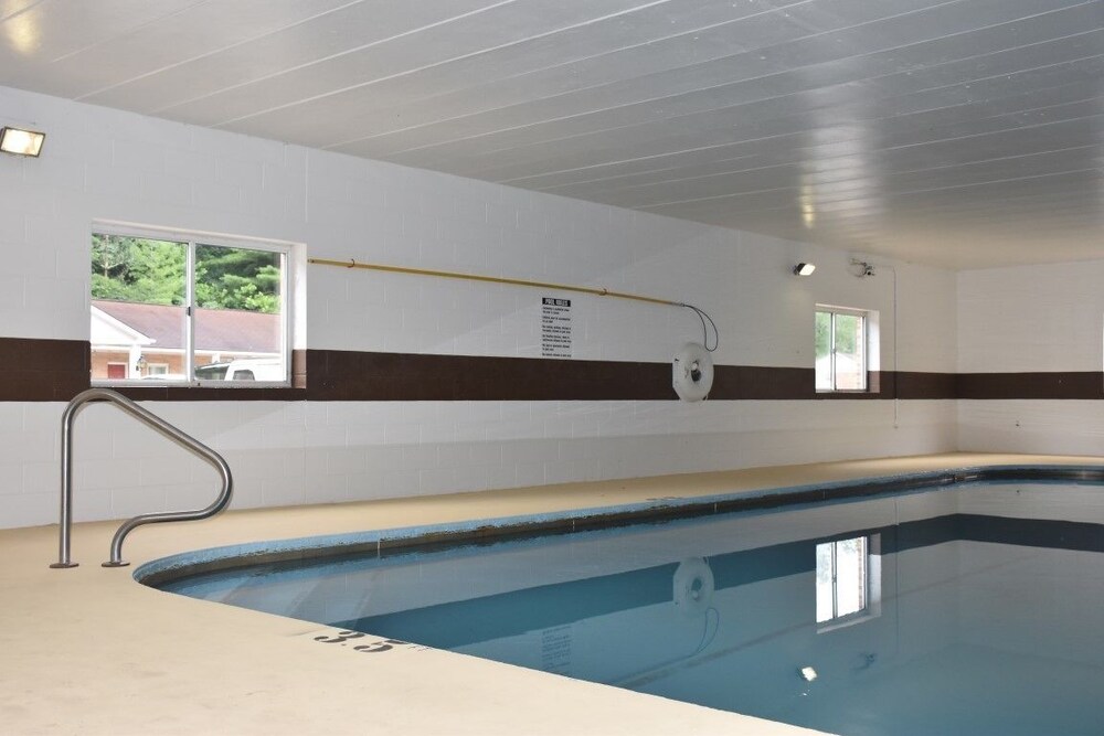 Luxor Inn & Suites 6/52
