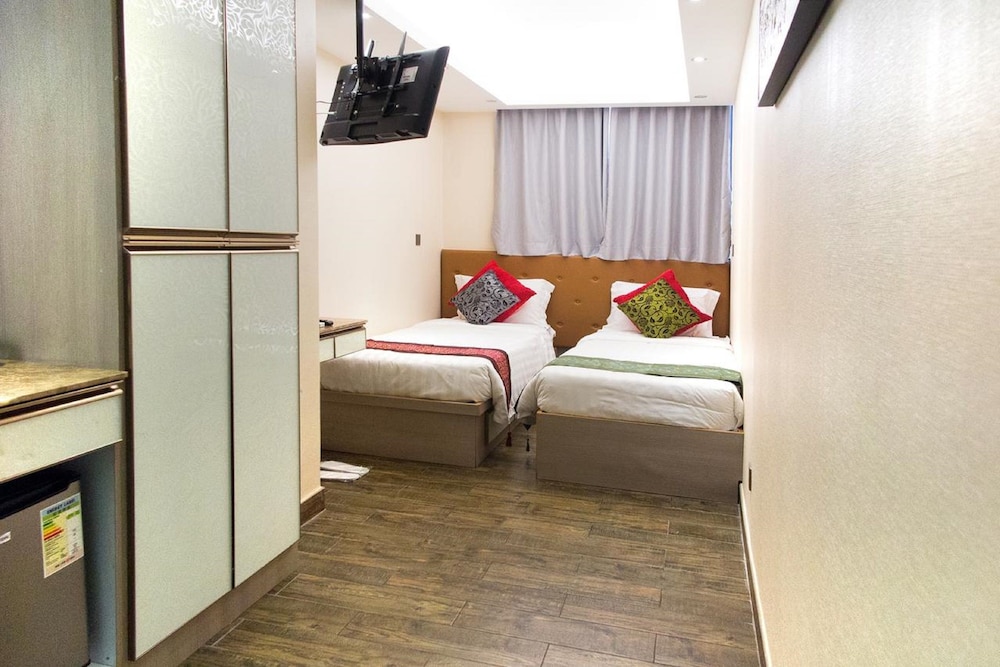 DELUXE, TWIN BEDS