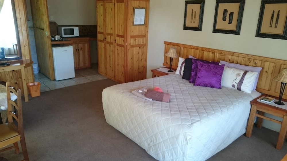 Ladybrand Guest House 6/50