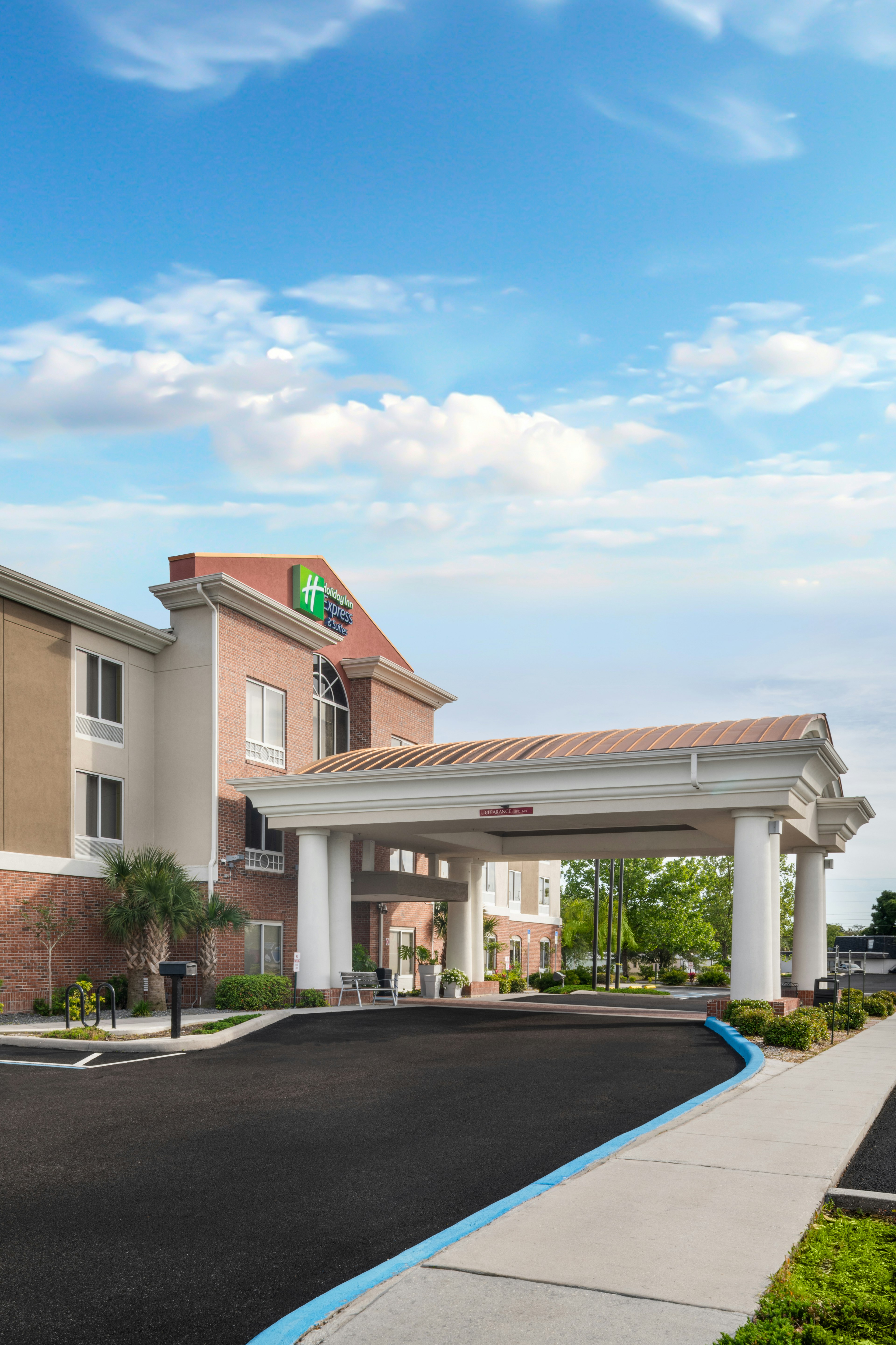 Holiday Inn Express Hotel & Suites Spring Hill 66/69