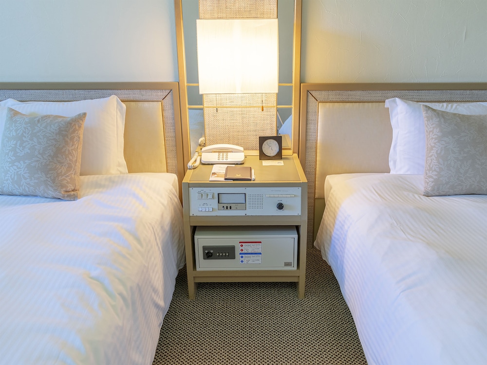 Hotel Moon Beach Okinawa 7/68